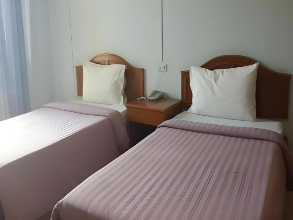 Ritzy House Hotel Chumphon Exteriör bild