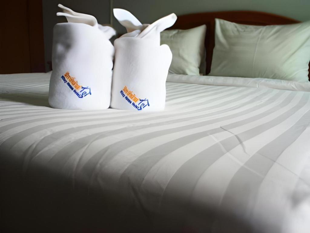 Ritzy House Hotel Chumphon Exteriör bild