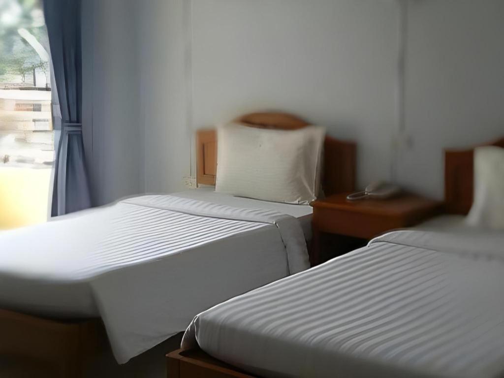 Ritzy House Hotel Chumphon Exteriör bild