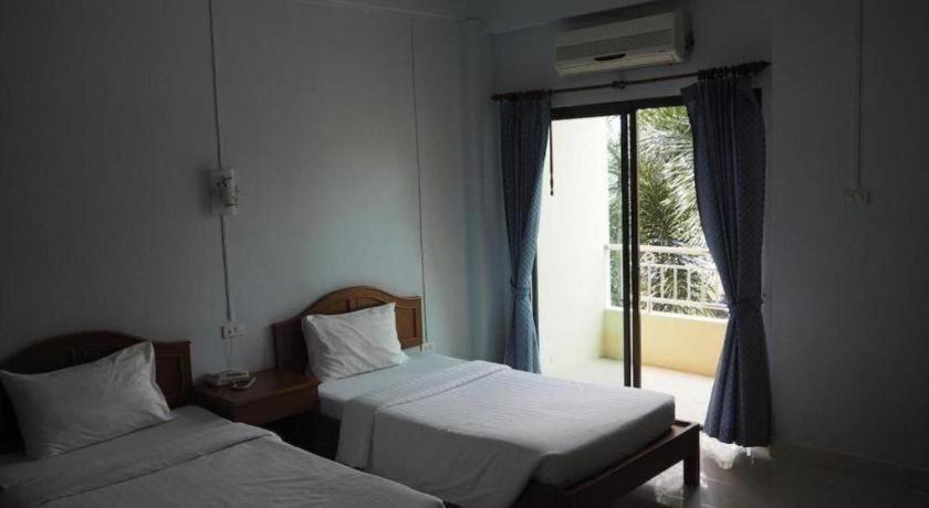 Ritzy House Hotel Chumphon Exteriör bild