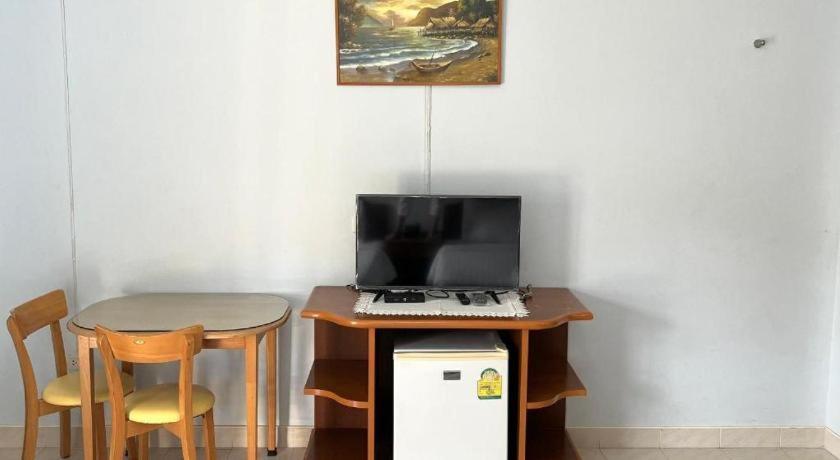 Ritzy House Hotel Chumphon Exteriör bild