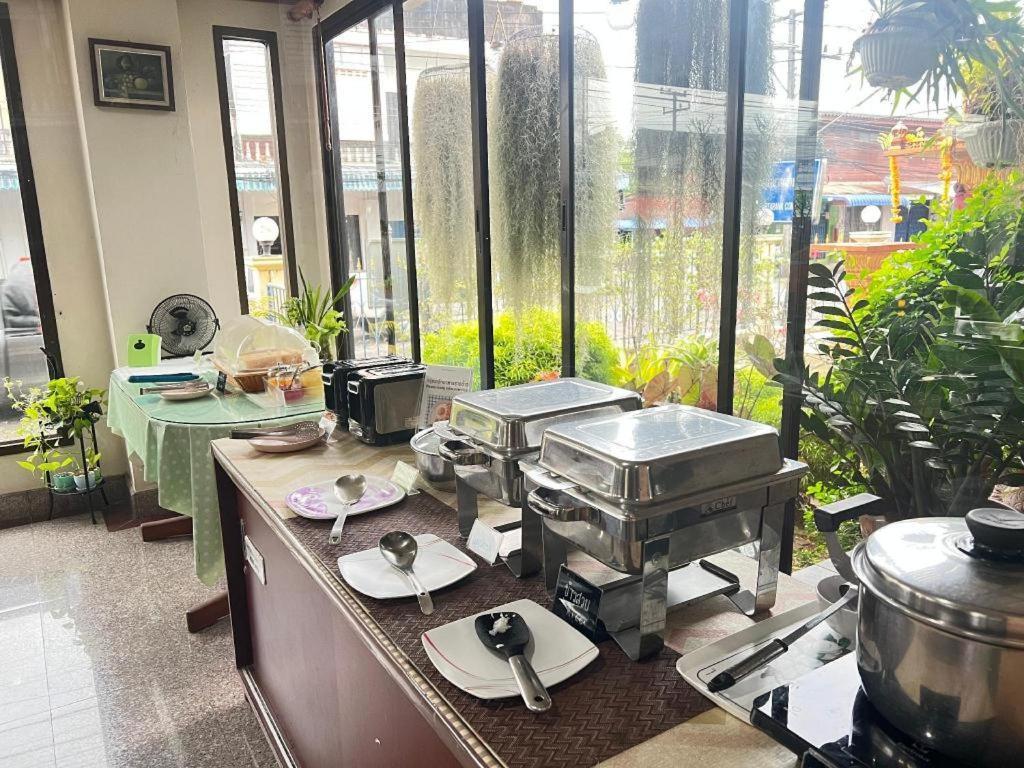 Ritzy House Hotel Chumphon Exteriör bild